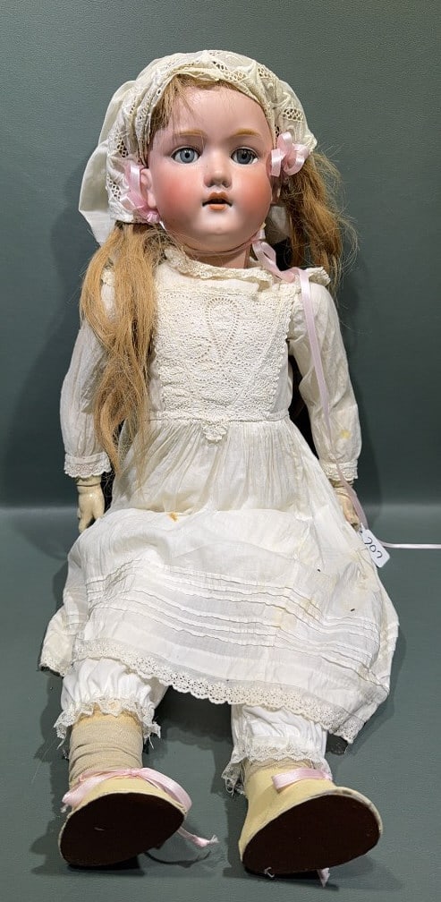 ARMAND MARSEILLE LG. 390 / 19 DOLL (1 of 3)