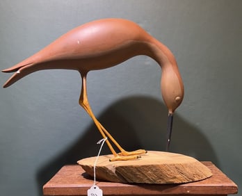 LARGE SHOREBIRD ON WOODEN BASE