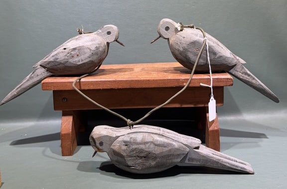 3 FOLK ART CARVED DOVES ON A STRING: 11" X 3"