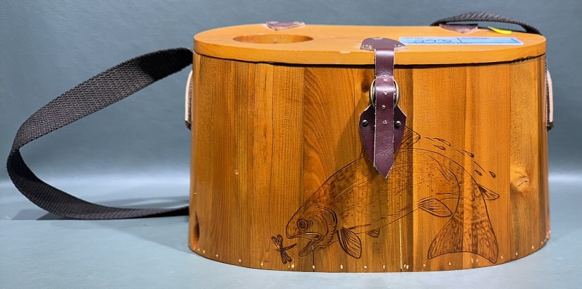 R. MCCLOSKEY WOODEN FISHING CREEL: 12" X 6"