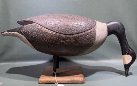 STANDING CANADA GOOSE FIELD DECOY