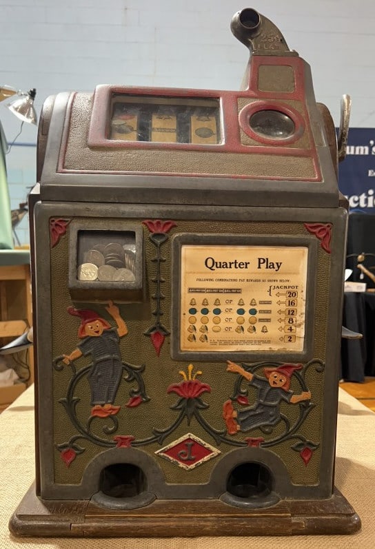 O. D. JENNINGS & CO ANTIQUE 25 CENTS SLOT MACHINE: 24" TALL X 15" WIDE X 14" DEEP