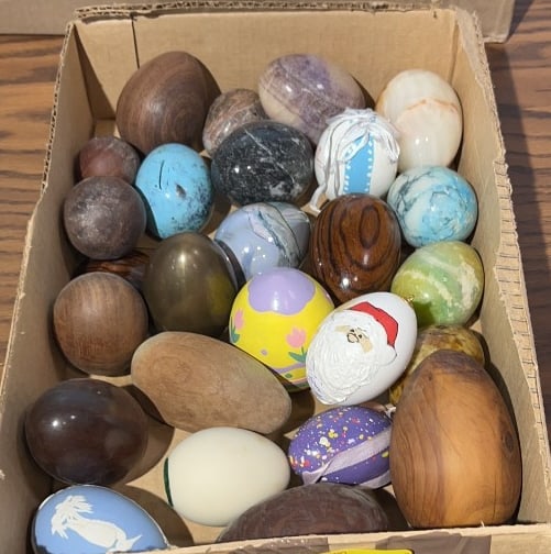 COLLECTION OF VARIOUS EGGS (1 of 6)