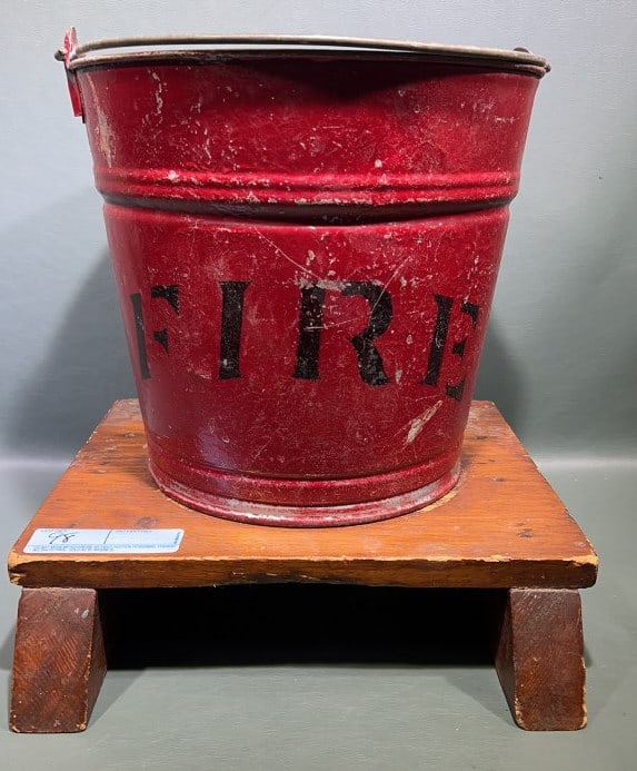 VINTAGE FIRE BUCKET ON STAND (1 of 6)