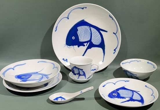 PARTIAL SET ORIENTAL FISH DISHES: 10-1/2"