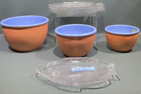 SET OF 3 MIXING BOWLS & 4 FISH DISHES: 9" X 5-1/2"