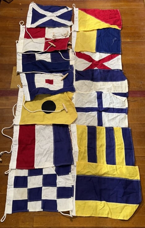 COLLECTION OF VARIOUS VINTAGE NAUTICAL SIGNAL FLAG (1 of 8)