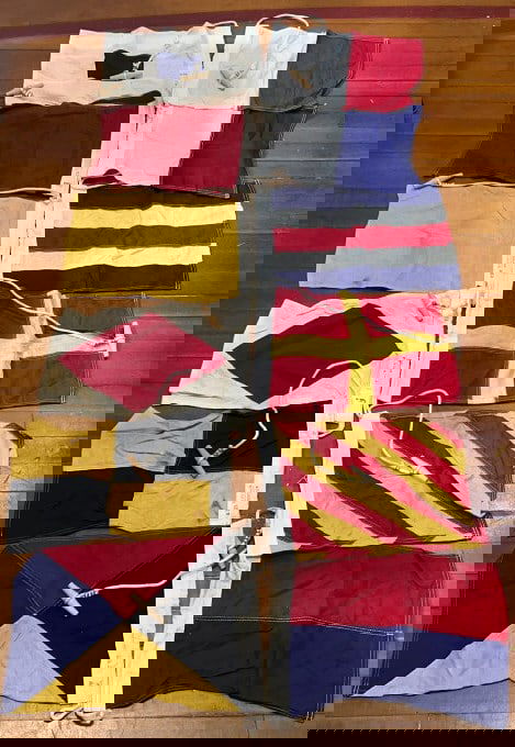 COLLECTION OF VARIOUS VINTAGE NAUTICAL SIGNAL FLAG (1 of 7)