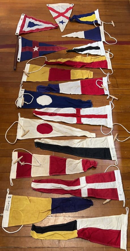 COLLECTION OF VARIOUS VINTAGE NAUTICAL SIGNAL FLAG (1 of 5)