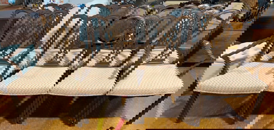 SET OF 8 SOLID MAHOGANY CHIPPENDALE DINING CHAIRS (1 of 9)