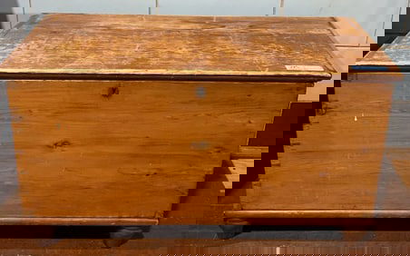 ANTIQUE DOVETAIL PINE BLANKET CHEST