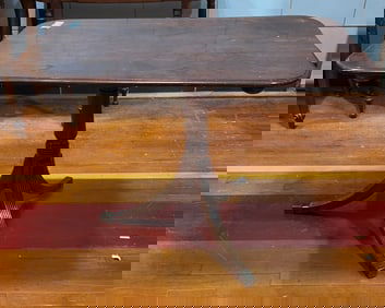 ANTIQUE ENGLISH MAHOGANY BREAKFAST TABLE