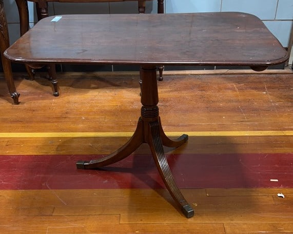 ANTIQUE ENGLISH MAHOGANY BREAKFAST TABLE (1 of 4)