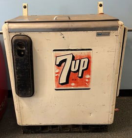 VINTAGE IDEAL 55 7-UP SLIDER VENDING MACHINE