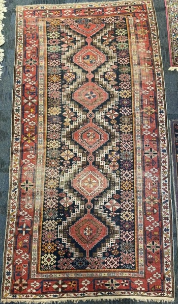 ANTIQUE HANDMADE ORIENTAL RUNNER RUG (1 of 7)