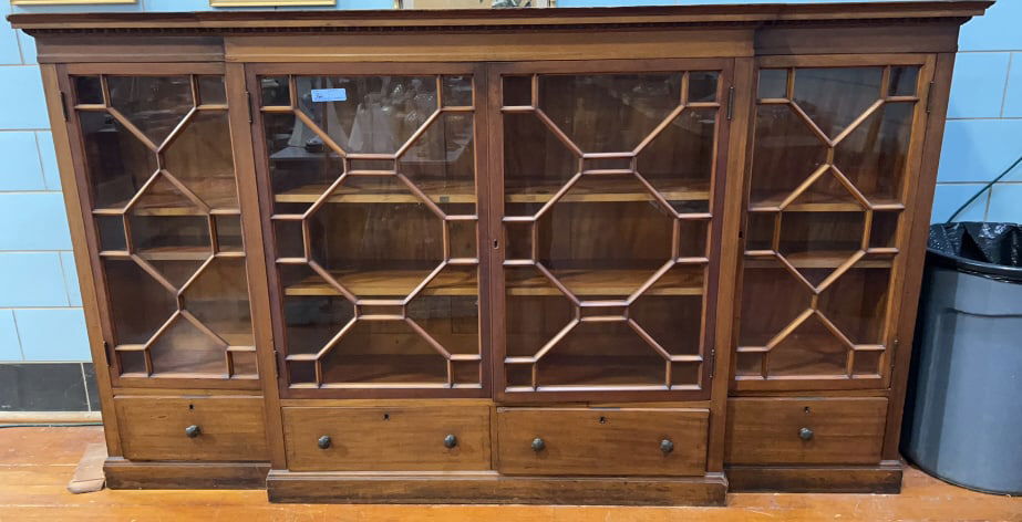 SOLID MAHOGANY 4 DOOR CHIPPENDALE BOOKCASE (1 of 7)