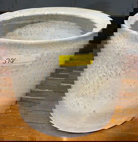 LARGE POTTERY PLANTER