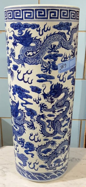 BLUE & WHITE CHINESE CERAMIC UMBRELLA STAND W/ DRA (1 of 4)