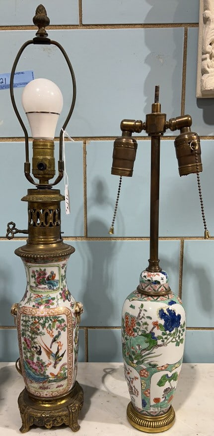 2 ORIENTAL PORCELAIN TABLE LAMPS (1 of 8)