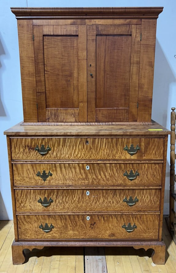 ANTIQUE TIGER & BIRDS EYE MAPLE BUTLER'S CHEST (1 of 8)