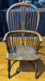 ENGLISH WINDSOR STYLE ARM CHAIR