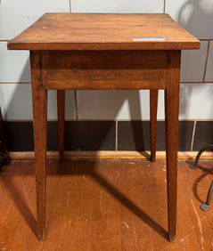 ANTIQUE COUNTRY SPLAY LEG STAND