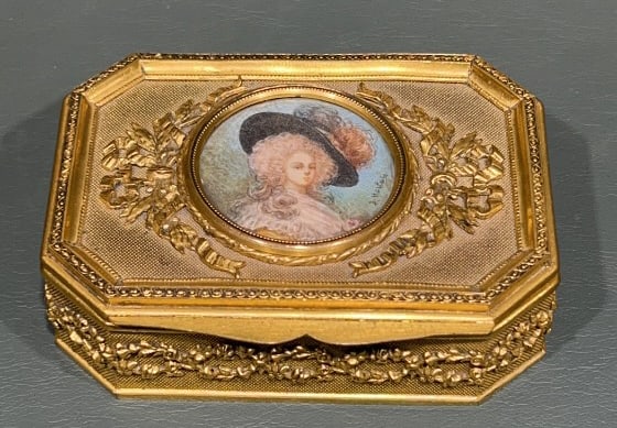 ANTIQUE FRENCH GILT BRONZE BOX W/SIGNED PORTRAIT (1 of 9)