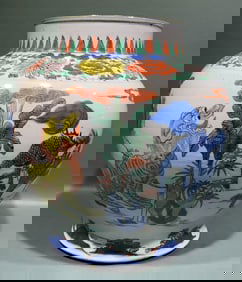 LARGE ANTIQUE CHINESE WUCAI JAR