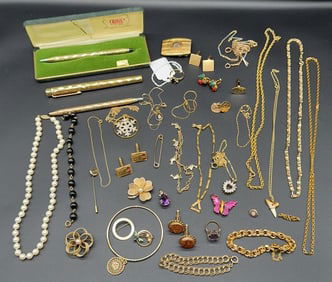 LARGE COLLECTION OF GOLD FILLED JEWELRY