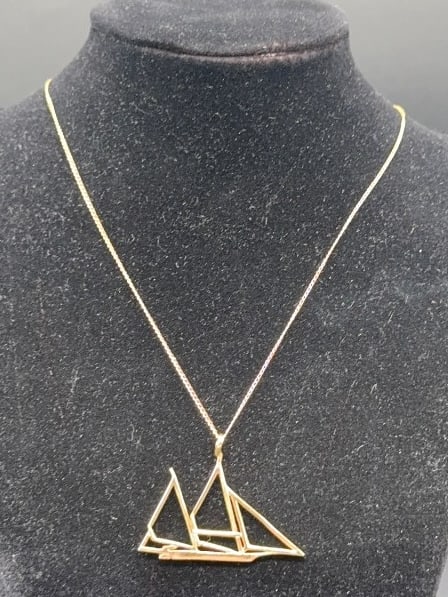 14KT GOLD NECKLACE W/SAILING SHIP PENDANT: 4g ~ 16 1/2" LONG