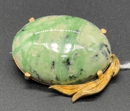 14KT GOLD & JADE? BROOCH: ~