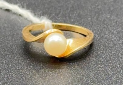 14KT GOLD RING W/A PEARL