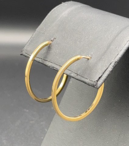 10KT GOLD HOOP EARRINGS: 3g