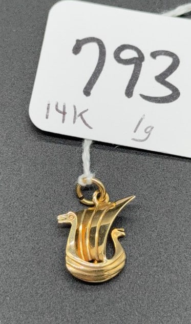 14KT YELLOW GOLD VIKING SHIP PENDANT: 1g