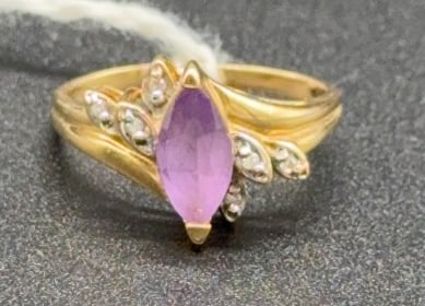 14KT YELLOW GOLD RING W/PURPLE STONE