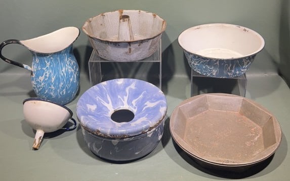 GRANITEWARE/ENAMELWARE SPITTOON LOT (1 of 16)