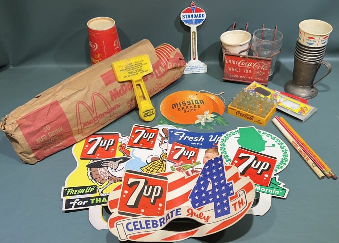 VINTAGE 7-UP & MCDONALD'S ADVERTISING LOT (1 of 11)