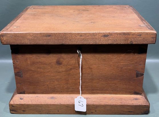 HANDMADE WALNUT DRESSER BOX (1 of 7)