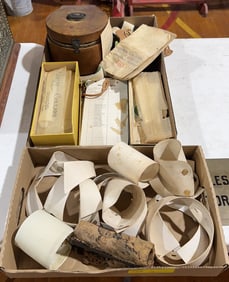 COLLECTION OF ANTIQUE COLLARS & COLLAR BOX LOT