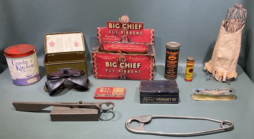 COLL. OF VINTAGE ADVERTISING COUNTRY STORE PIECES (1 of 14)