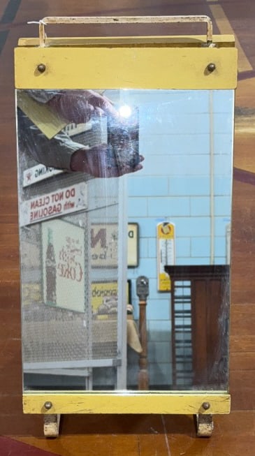 VINTAGE FLOOR MIRROR: 22-1/2" X 13-1/2" X 11-1/2"