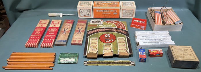 COLLECTION OF VINTAGE ADVERTSING SMALLS