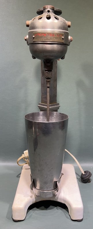 VINTAGE HAMILTON BEACH MILKSHAKE MIXER (1 of 6)