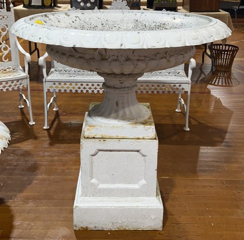 LARGE 2 PIECE IRON GARDEN URN (1 of 9)