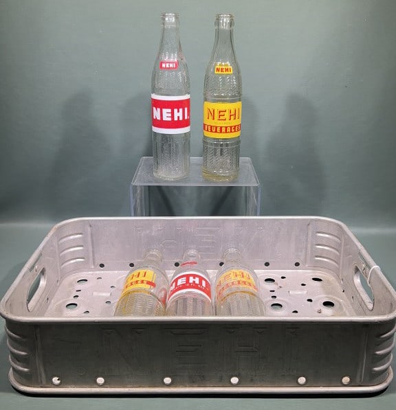 ALUMINUM NEHI CARRIER W/ 5 BOTTLES: 17" X 11-1/2"