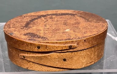 SMALL ANTIQUE SHAKER SYTLE PANTRY BOX: 5" x 3-3/4" x 1-1/2"