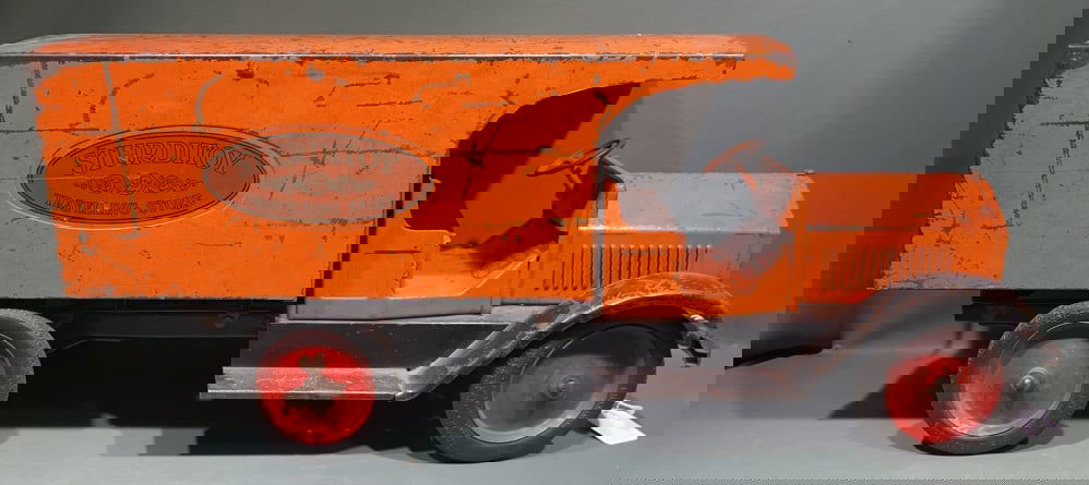 STURDITOY TRAVELING STORE PRESSED STEEL TOY TRUCK (1 of 7)