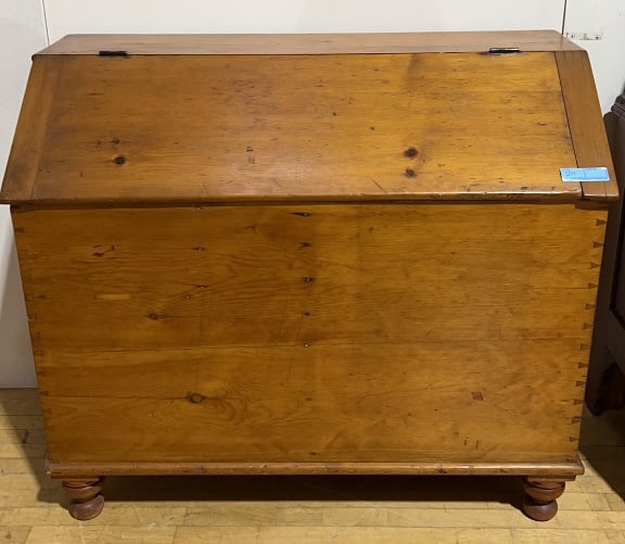 ANTIQUE DOVETAIL COUNTRY FEED BIN: 45" X 20-1/2" X 39"