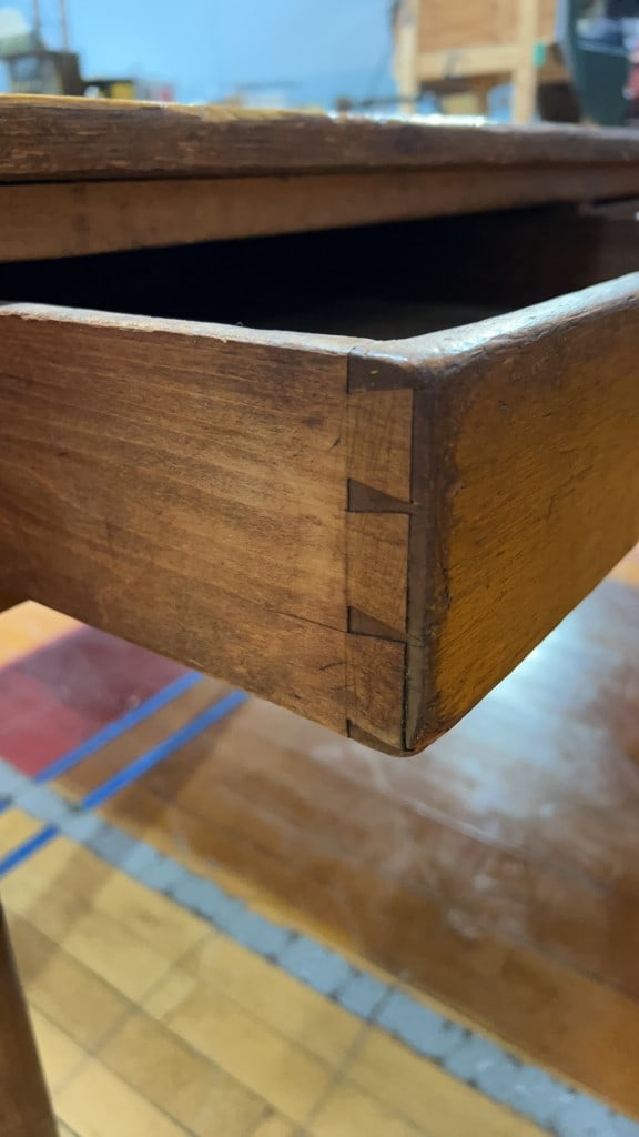 ANTIQUE PINE SINGLE DROP LEAF KITCHEN TABLE - 8