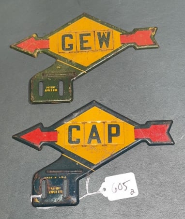 2 VINTAGE SUNOCO LICENSE PLATE TOPPERS (1 of 3)